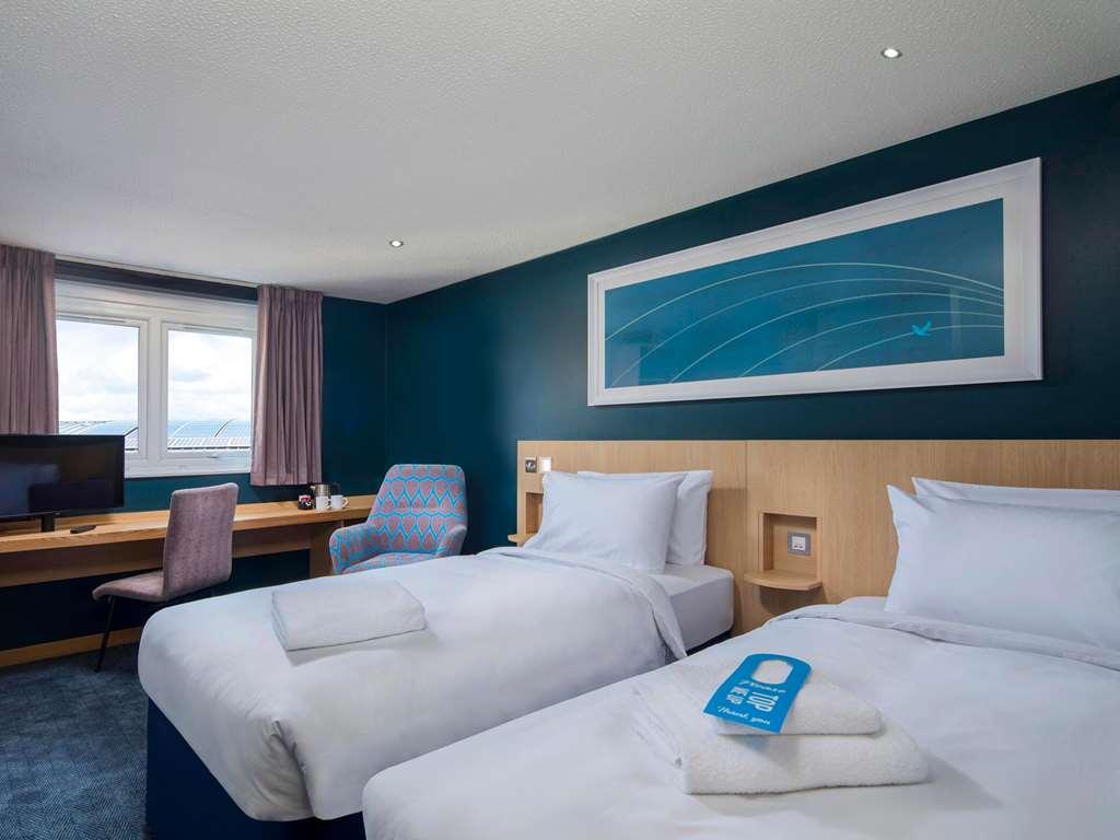 Travelodge Bristol Central Anchor Road Номер фото