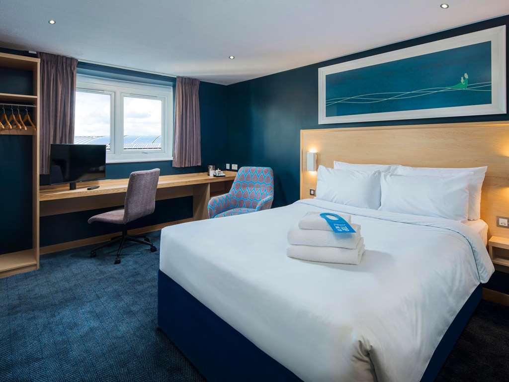 Travelodge Bristol Central Anchor Road Номер фото