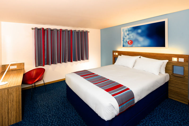 Travelodge Bristol Central Anchor Road Экстерьер фото