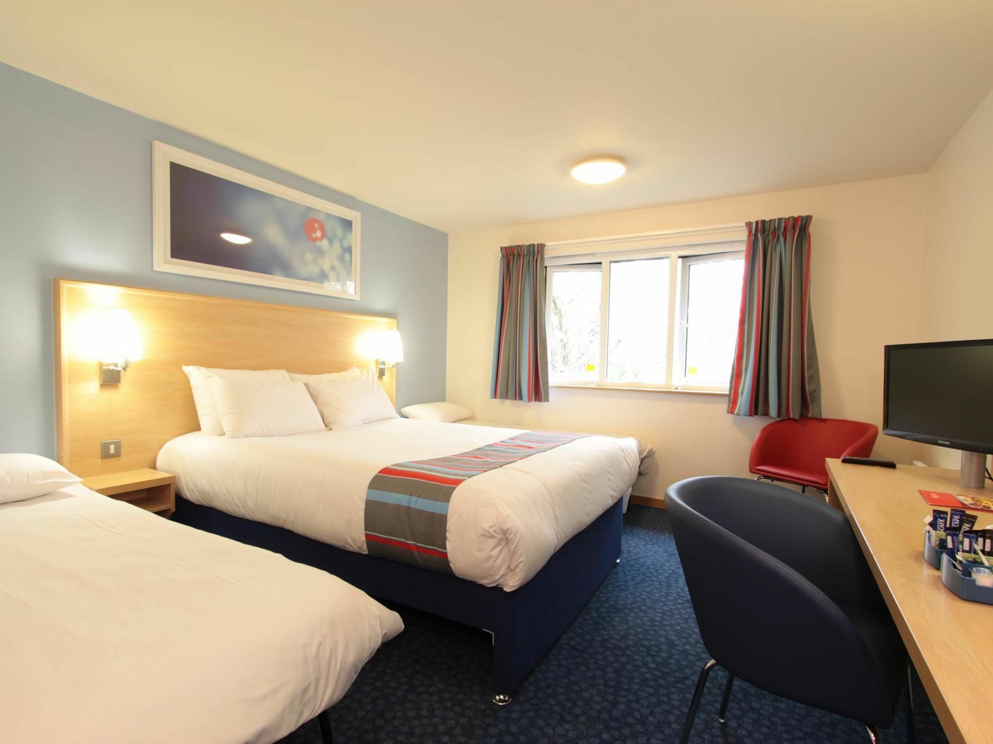 Travelodge Bristol Central Anchor Road Экстерьер фото